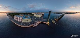 Разведенный Троицкий мост Разведенный Троицкий мост